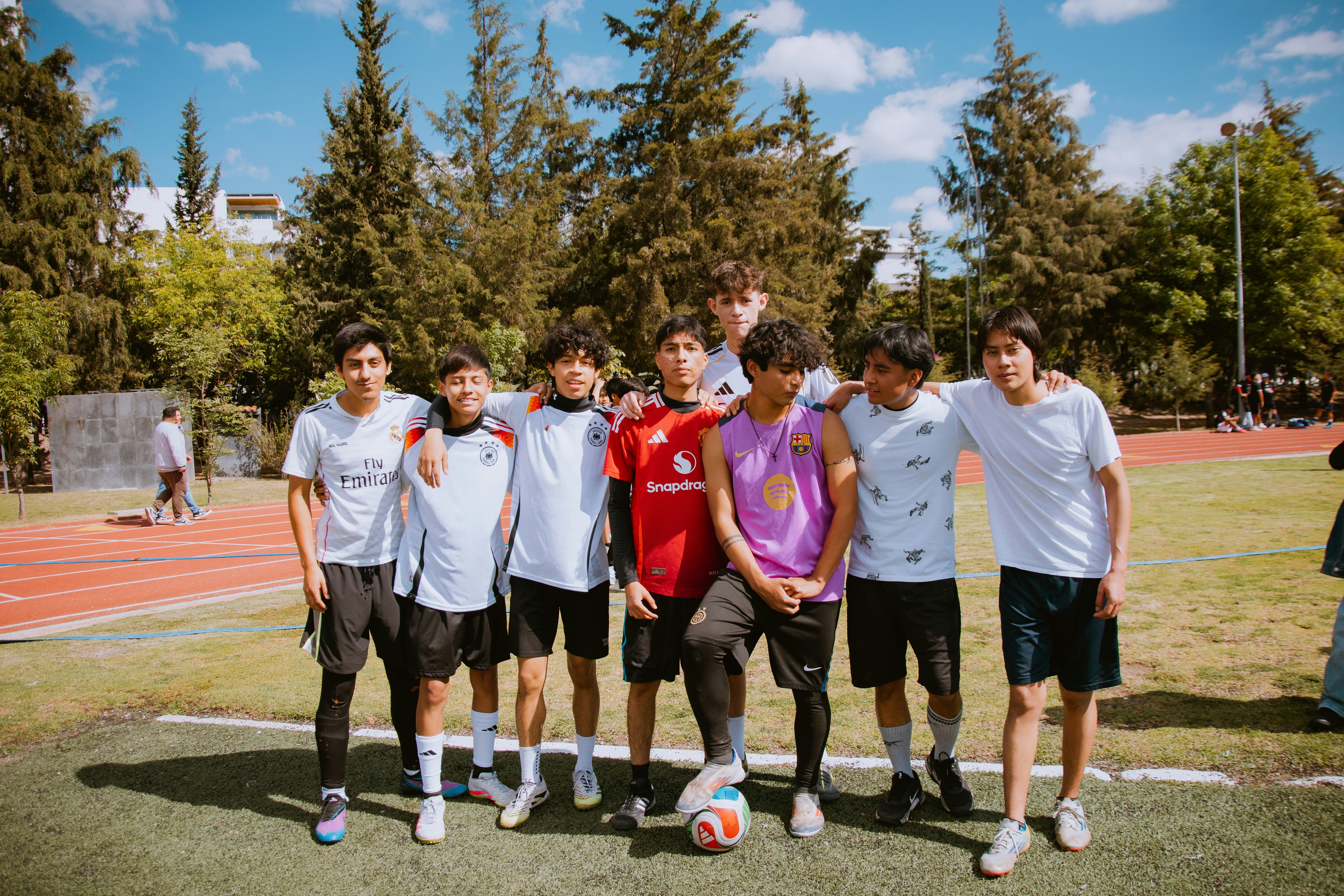 巴萨官方：库巴西右脚踝胫腓前韧带拉伤，将接受保守治疗