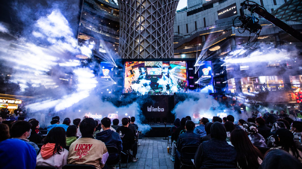 育队仍然展 育队仍然展